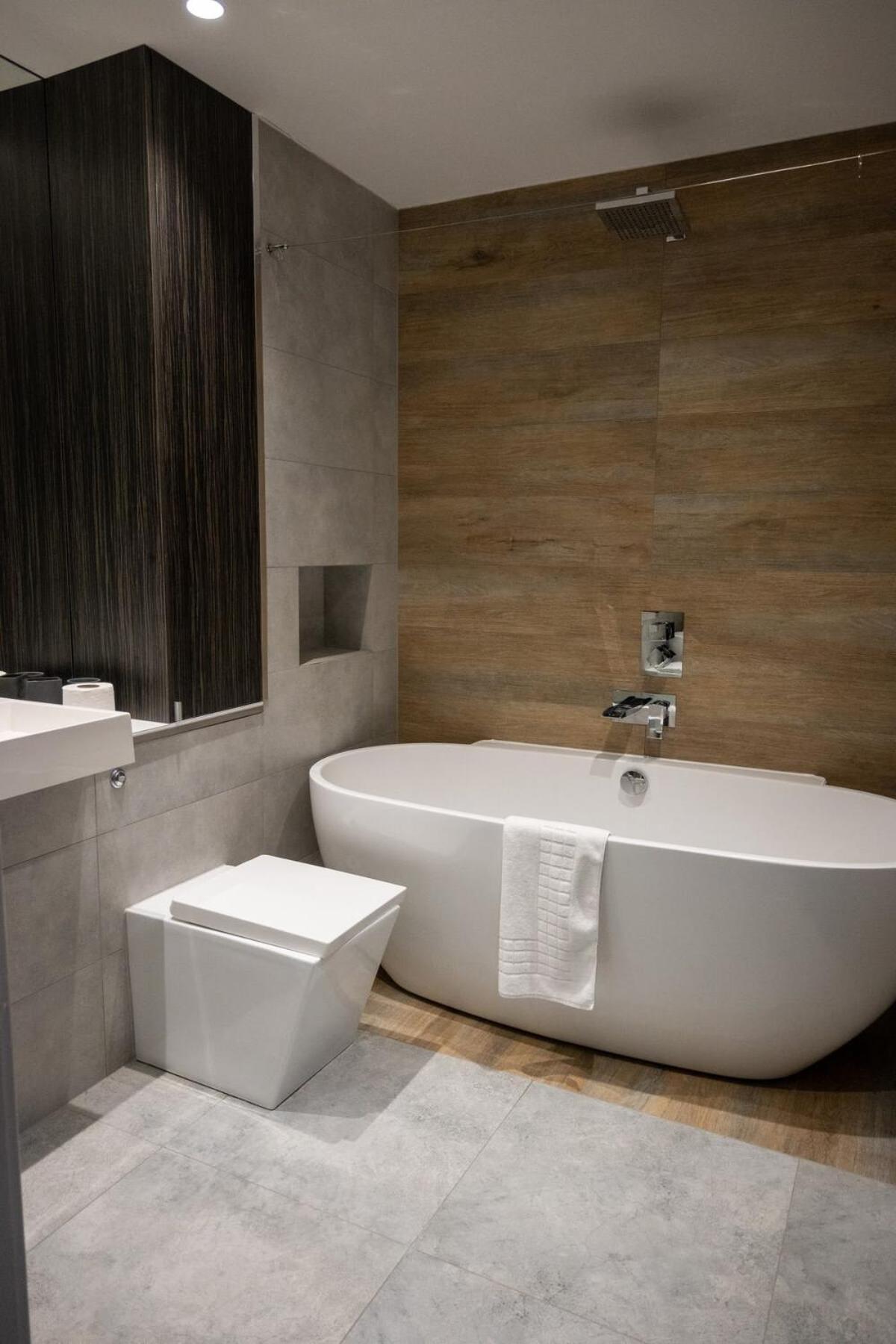 Stunning 3 Bed Penthouse In West End
