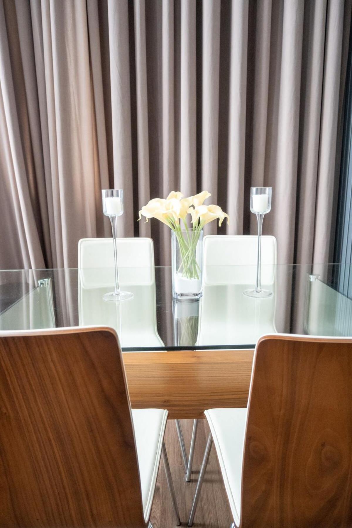 Stunning 3 Bed Penthouse In West End * Glasgow