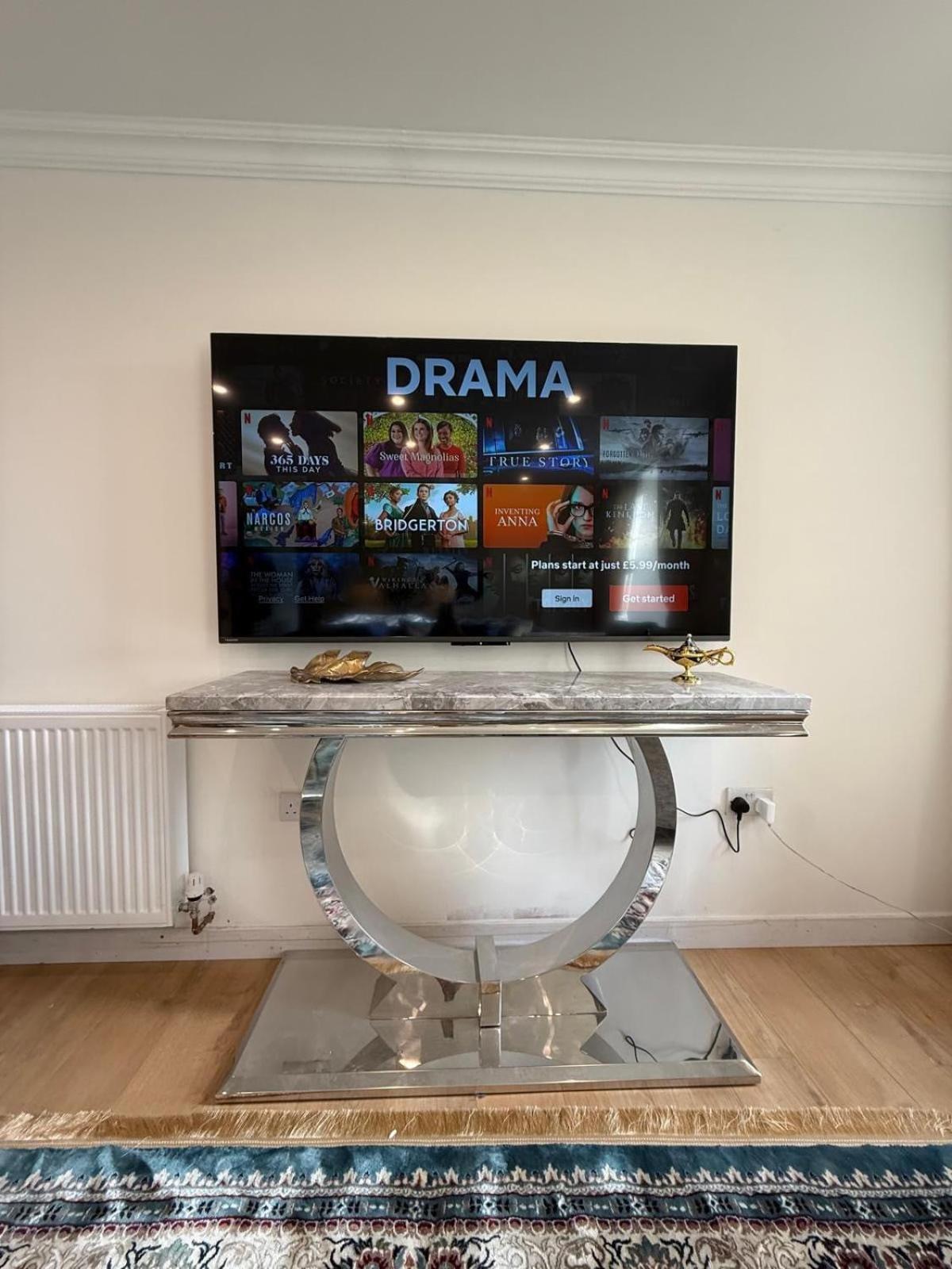 Away From In - Free Street Parking Apartment *