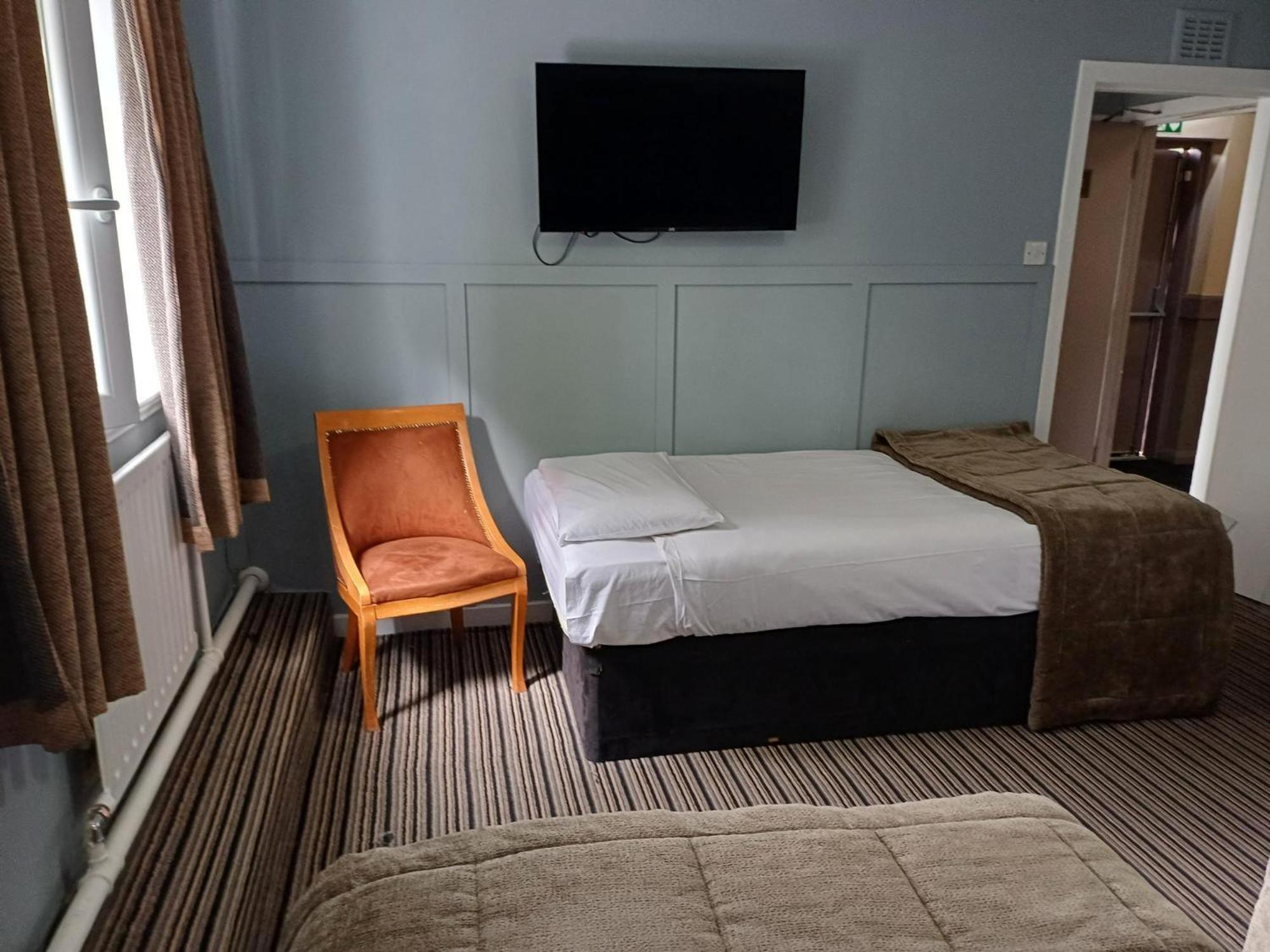 Kings Park Hotel 3*