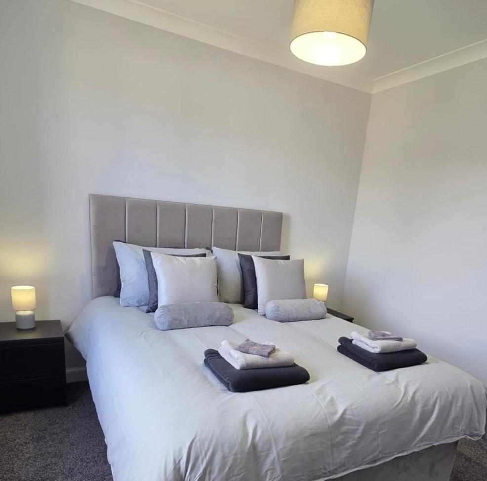 Sleek And Stylish 3 Bed West End House Apartment Glasgow