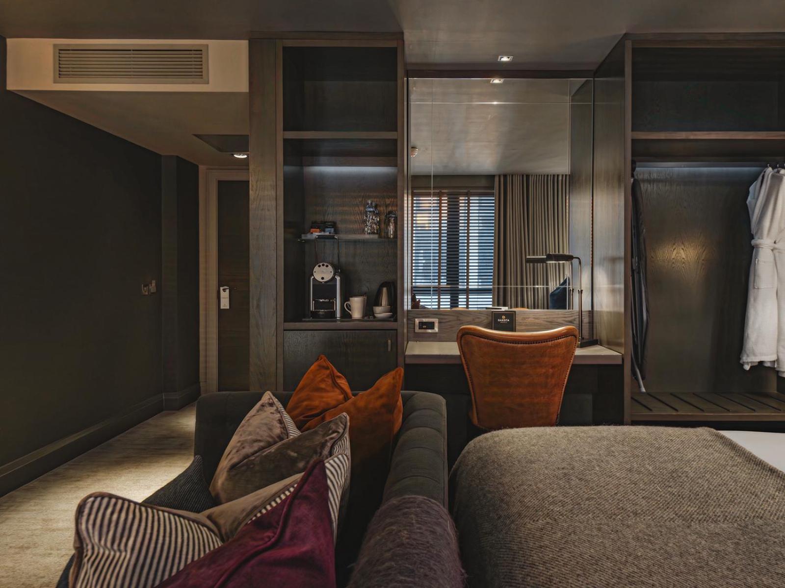 Dakota Glasgow 4*