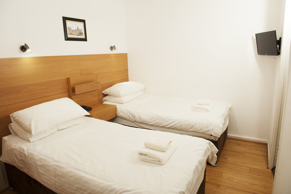 Charing Cross Guest house 3*