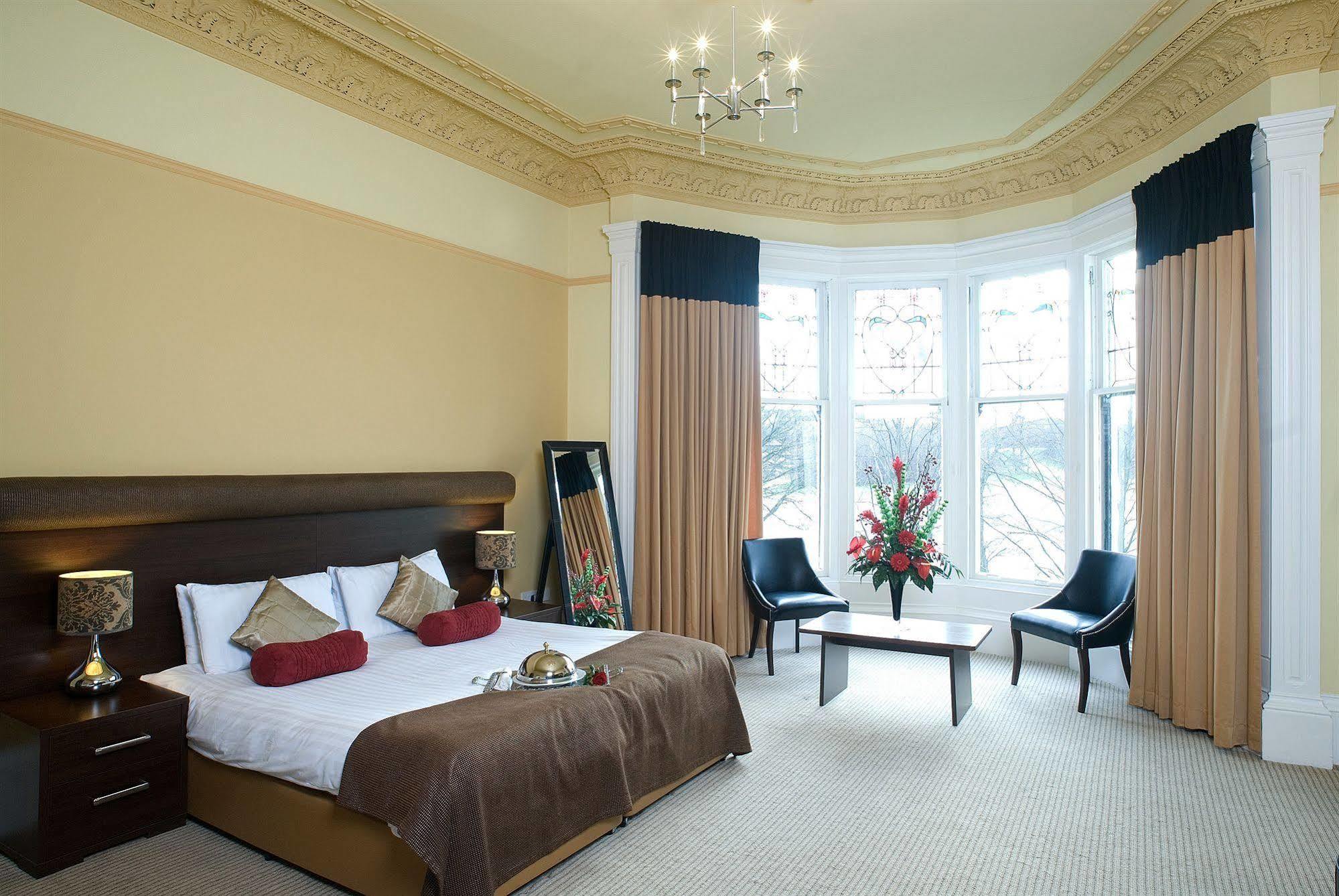 Number 10 Hotel