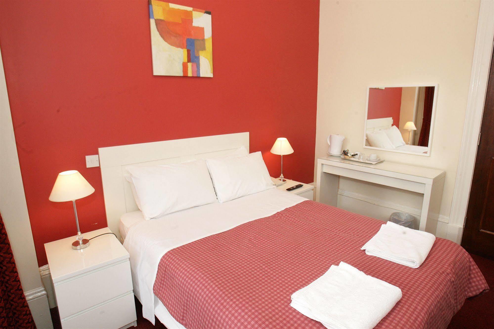 Clifton 3*