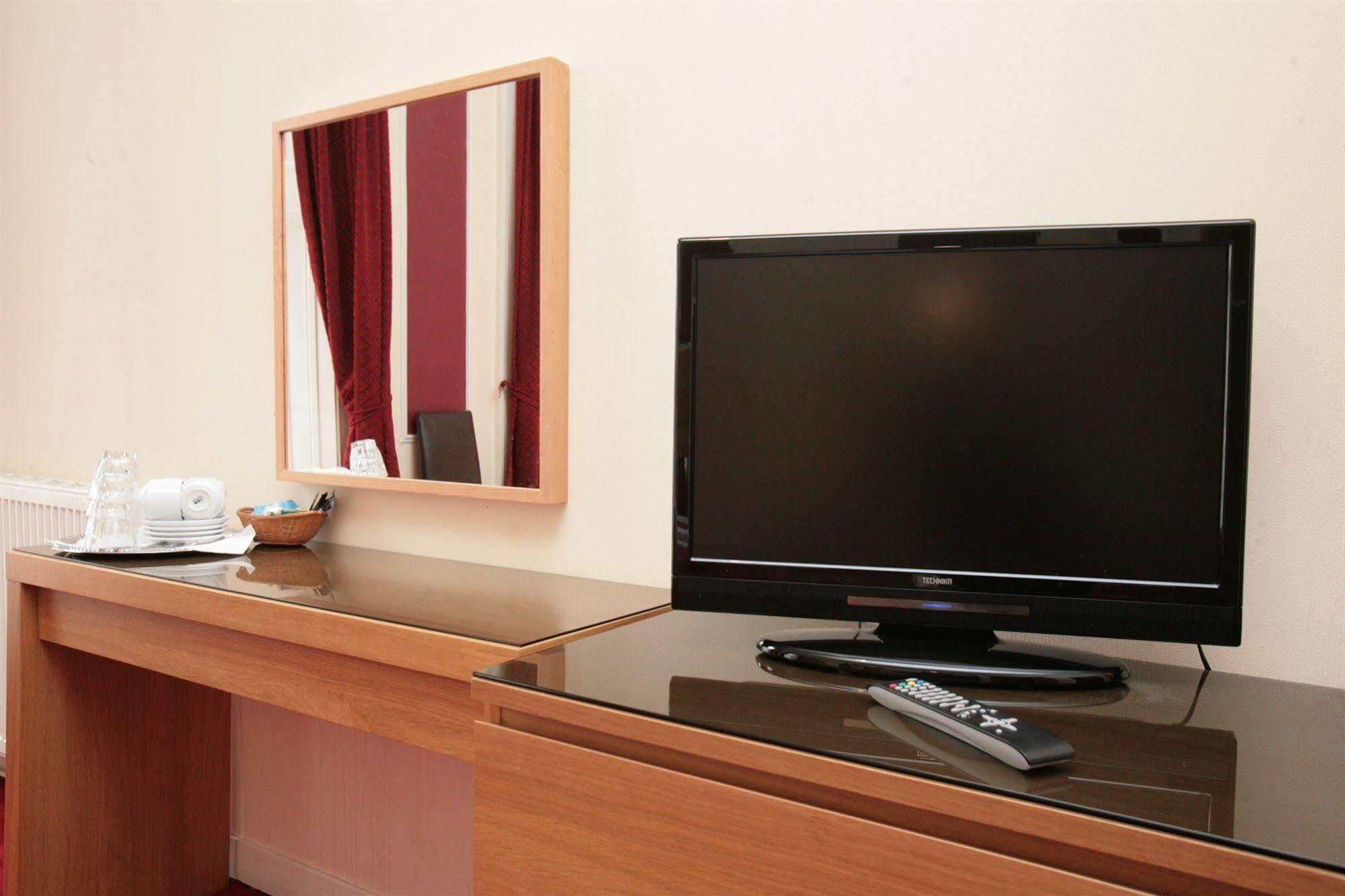 Clifton 3*