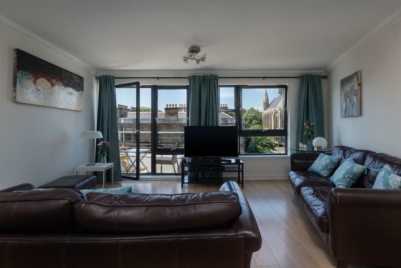 3 Bedroom Hillhead, With Balcony And Roof Garden Apartment *