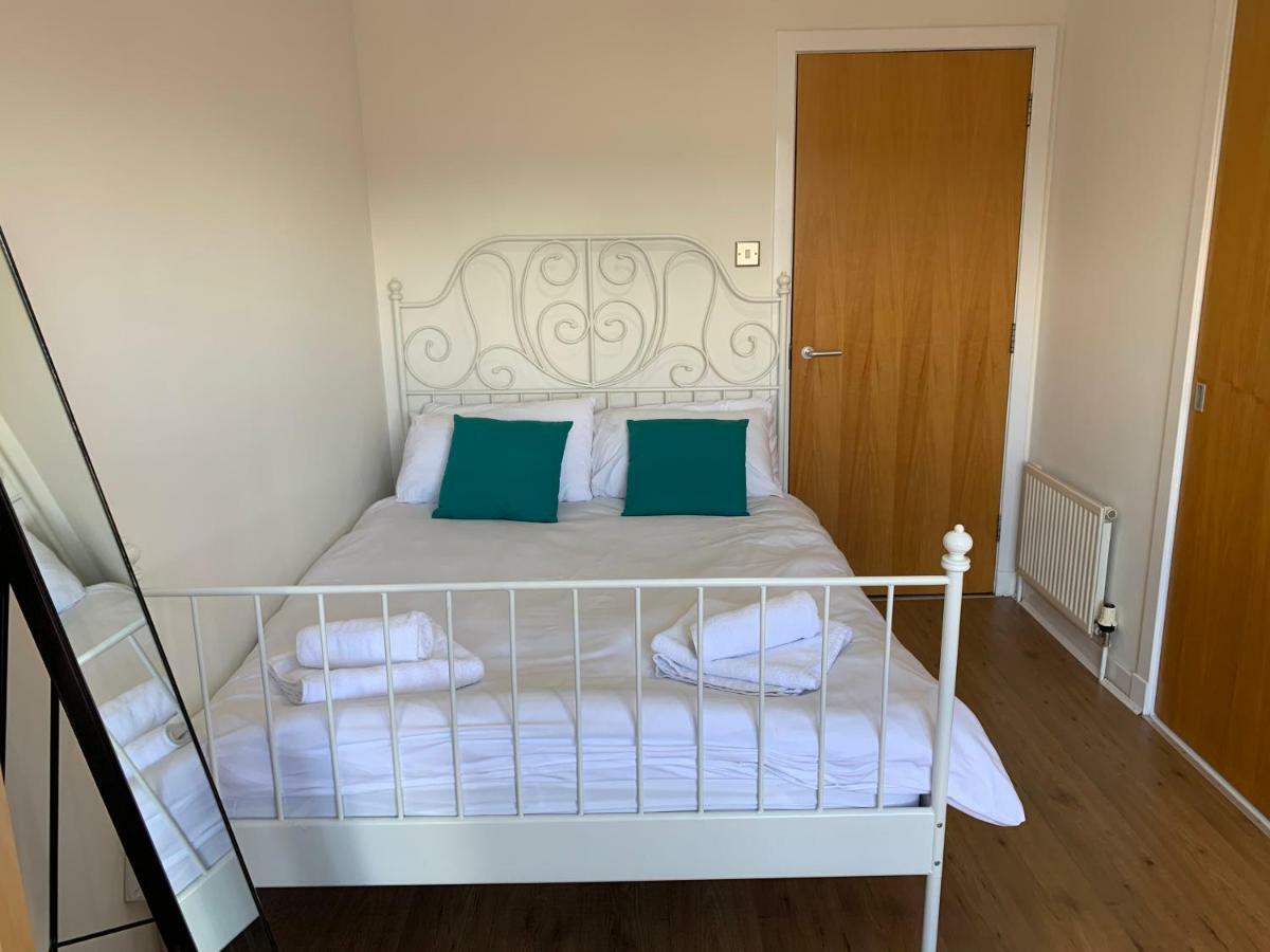 3 Bedroom Hillhead, With Balcony And Roof Garden Apartment *