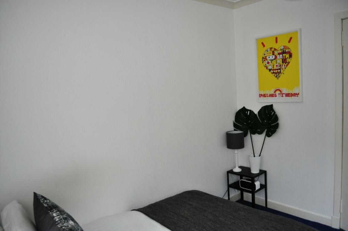 Fantastic 3 Bedroom House In Langside/shawlands *