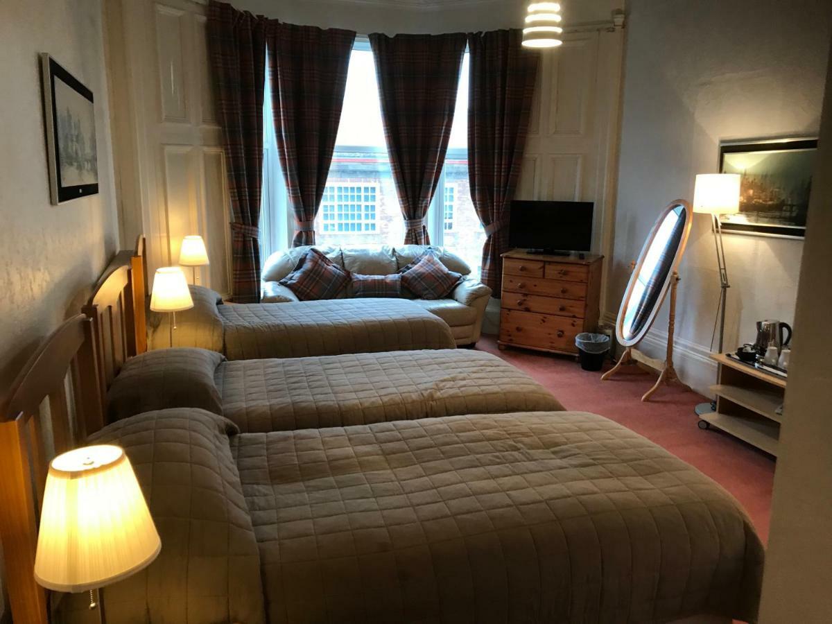 Guest house Glades House 4*