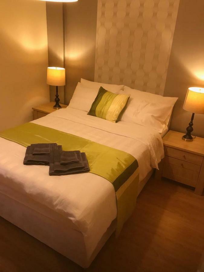 Port Dundas Apartment
