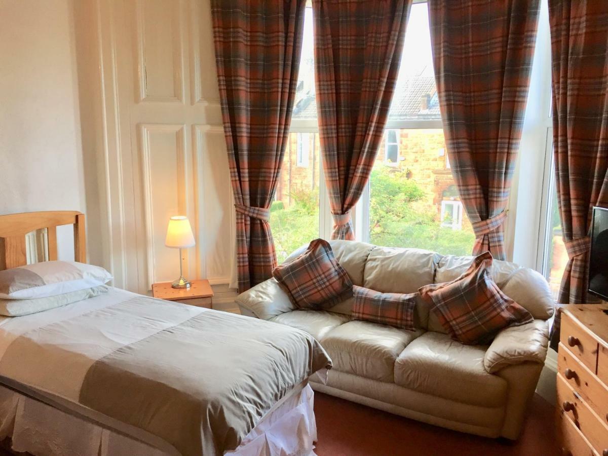 Guest house Glades House Glasgow