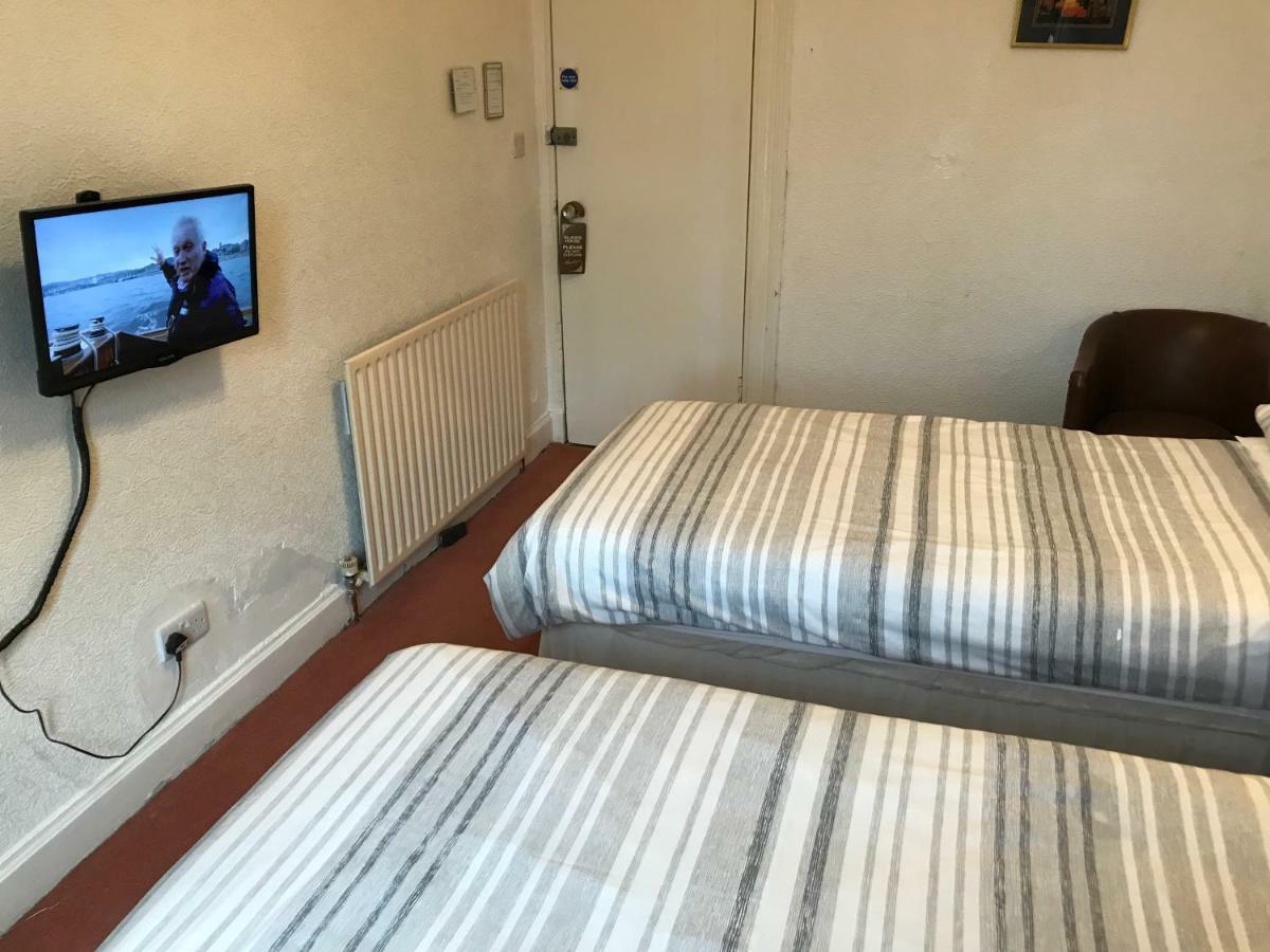 Guest house Glades House 4*