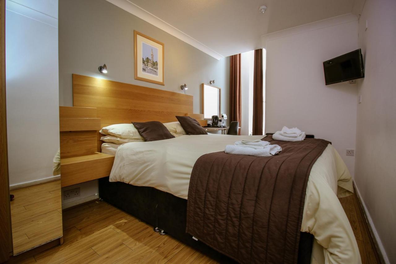 Charing Cross Guest house 3*