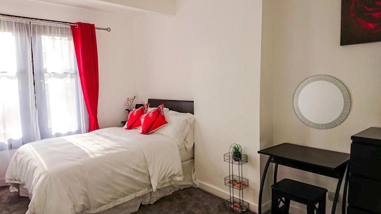 Carnock Road - Silverburn Shopping Centre Apartment Glasgow