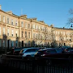 The Cluthar - Ground Floor West End City Centre Rockvilla Flat & Parking
