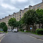 Stunning 2 Bed Merchant City Apartment With Residents Parking