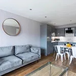 Stunning 2 Bed Merchant City Apartment With Residents Parking