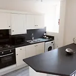 Bright 2 Bed Ground Floor Flat Next To Byres Road