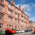 Bright 2 Bed Ground Floor Flat Next To Byres Road