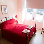 Bright 2 Bed Ground Floor Flat Next To Byres Road