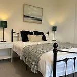 A Cosy Two-Bedroom Cottage Near Loch Lomond