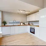 Stylish Ensuite In Maryhill