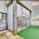 Stylish Ensuite In Maryhill