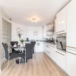 Luxury Riverview City Centre Apartment 2
