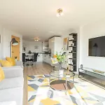 Luxury Riverview City Centre Apartment 2