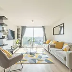 Luxury Riverview City Centre Apartment 2