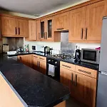 2 Bedroom Modern Stylish Apt In Glasgow City Centre