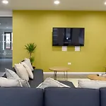 Modern And Bright Ensuite At St Mungo\'S In Glasgow