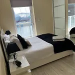 Glasgow Harbour Apartment With River View