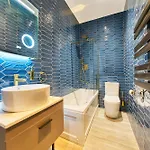 Smart Central Station 1 Bed Apartment B11