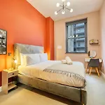 Stunning Central Station 2 Bed Apartment B4