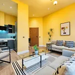 Stunning Central Station 2 Bed Apartment B4