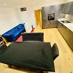 North Kelvin Guest House