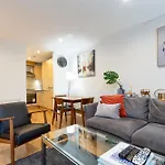 Modern 2 Bed Broompark/Central Apt. With Parking
