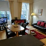 Kelvin Apartment