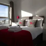 Glasgow City Centre Apartment With River Clyde Views