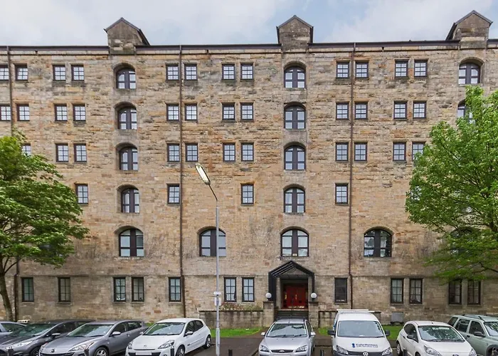 Stunning 2 Bed Merchant City Apartment With Residents Parking