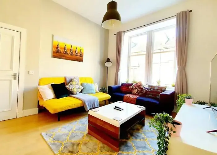 West End, 3 Bedroom Apt, Close To Sec, Hydro, City Centre And Motorway