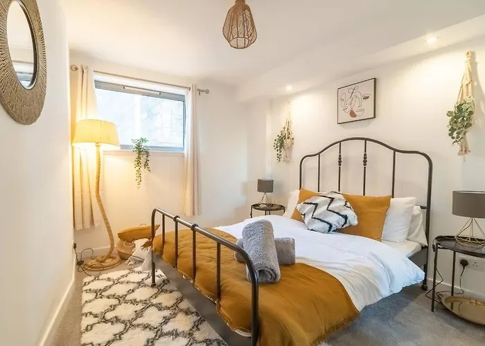 Luxury Riverview City Centre Apartment 2