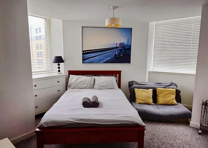 2 Bedroom Modern Stylish Apt In Glasgow City Centre