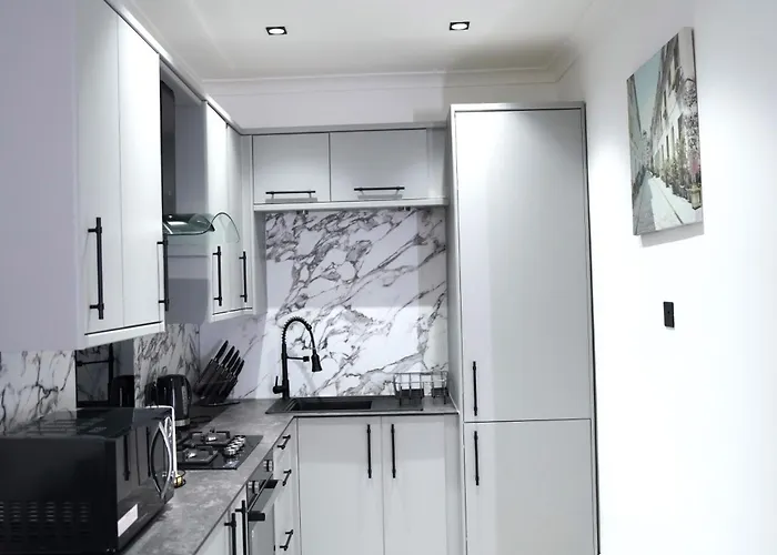 Recently Refurbished 2 Bedroom Apartment!