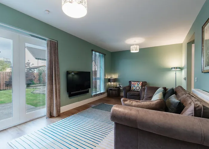 3Br-Sleeps6-Parking-Garden-Citycentre
