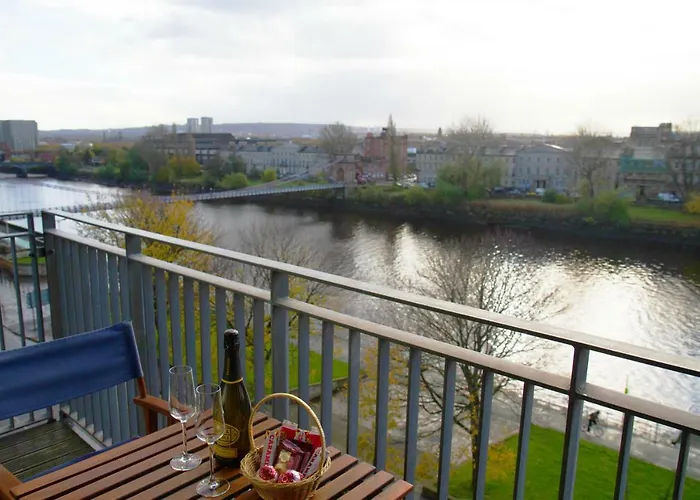 Glasgow City Centre Apartment With River Clyde Views