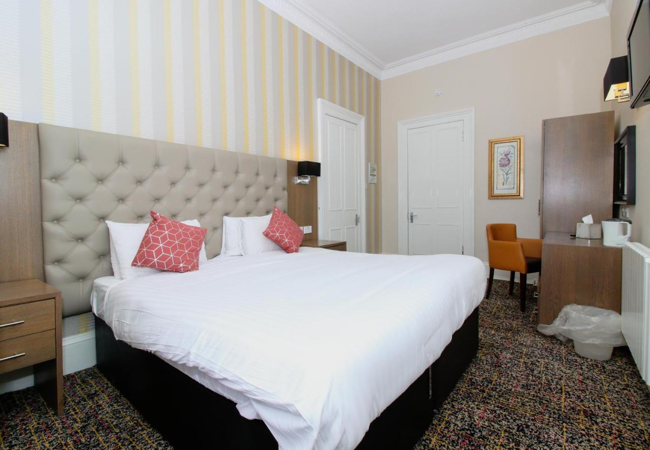 Ambassador Hotel 3*
