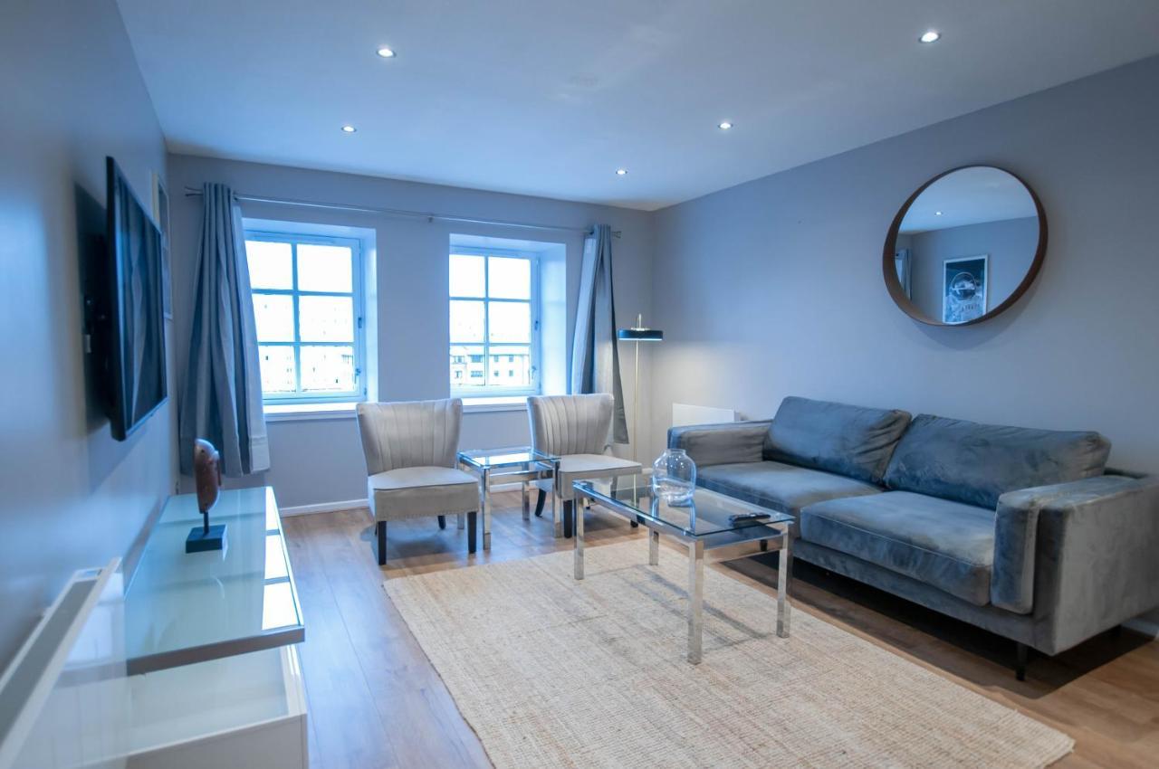 Stunning 2 Bed Merchant With Residents Parking Apartment *